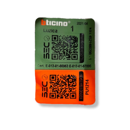 Enchufe Embutido Simple 10a + interruptor 9/12 Blanco Armado Luzica - Bticino