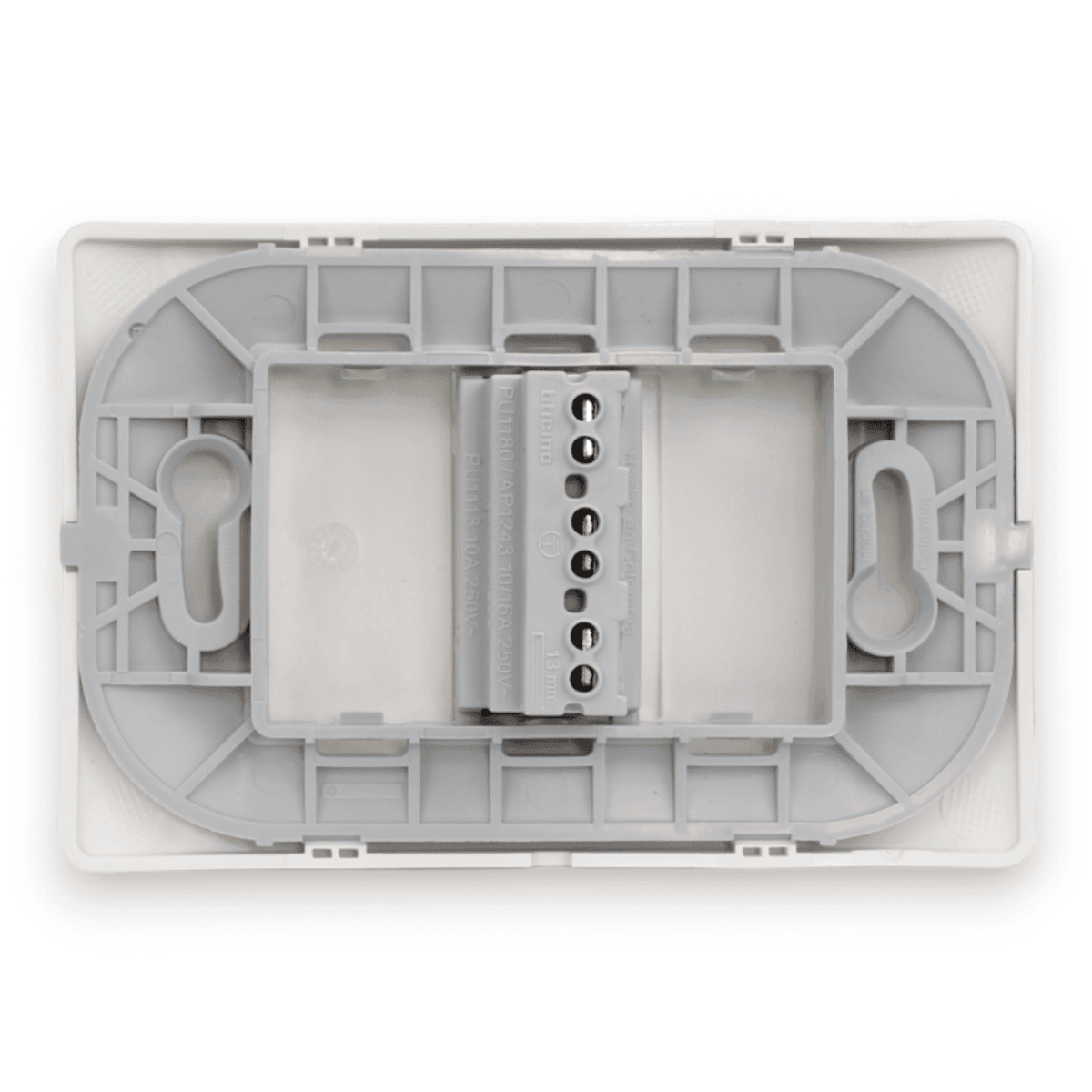 Enchufe Embutido Simple 2p+t 16a blanco Armado Luzica - Bticino